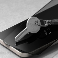 Протектор със затъмнявъне за iPhone 15 от Ringke TG Privacy